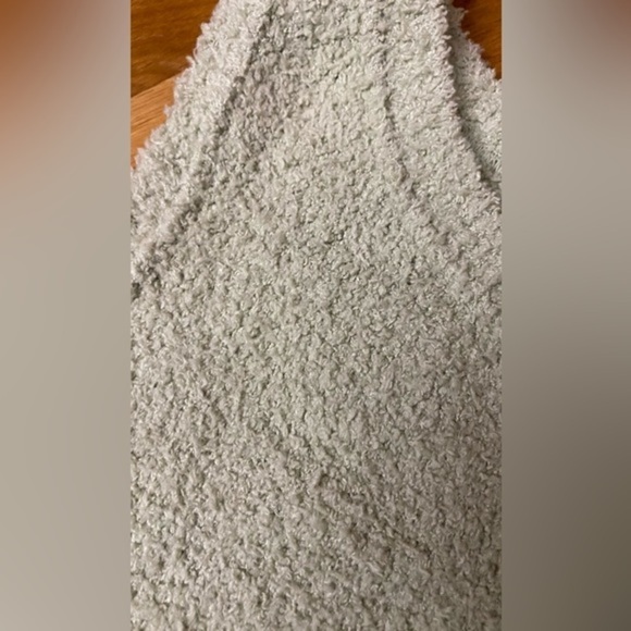 Uniqlo BNWT Soft Fluffy Tank Top Girls Size 11-12 Light Green (sage) - Picture 2 of 4